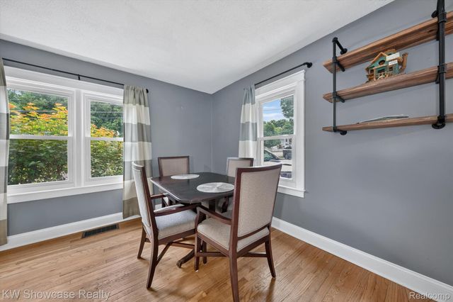 407 Broadway, Springfield Charter Township, MI 48350