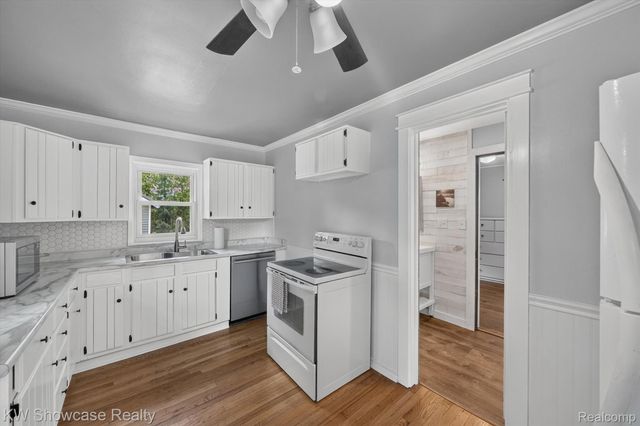 407 Broadway, Springfield Charter Township, MI 48350