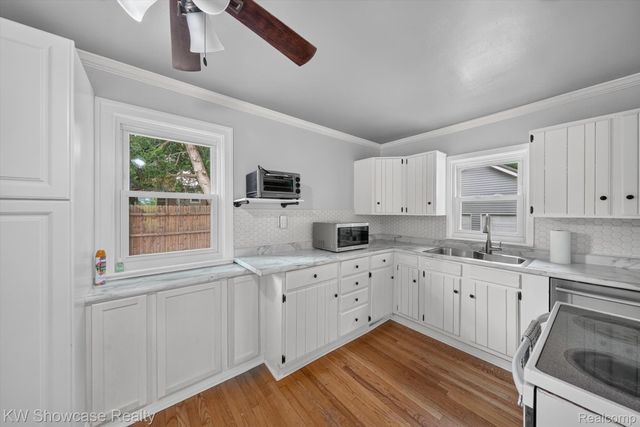 407 Broadway, Springfield Charter Township, MI 48350
