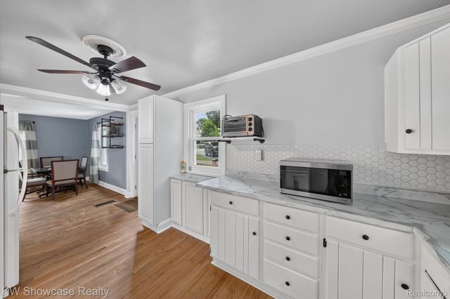407 Broadway, Springfield Charter Township, MI 48350