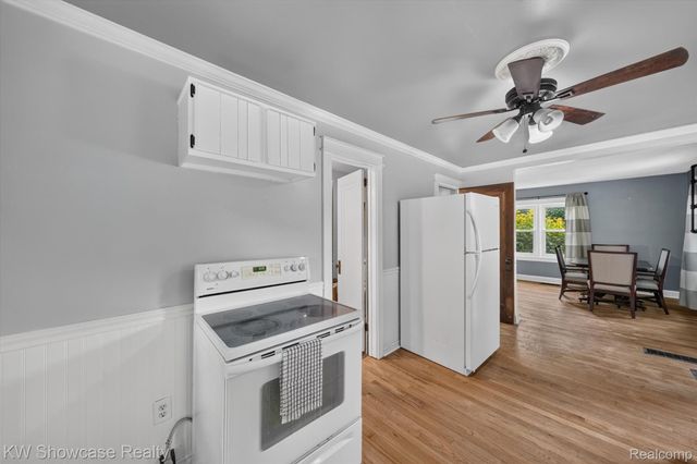 407 Broadway, Springfield Charter Township, MI 48350