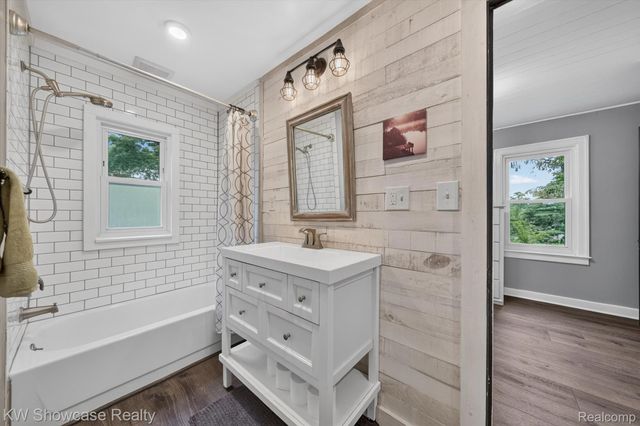 407 Broadway, Springfield Charter Township, MI 48350