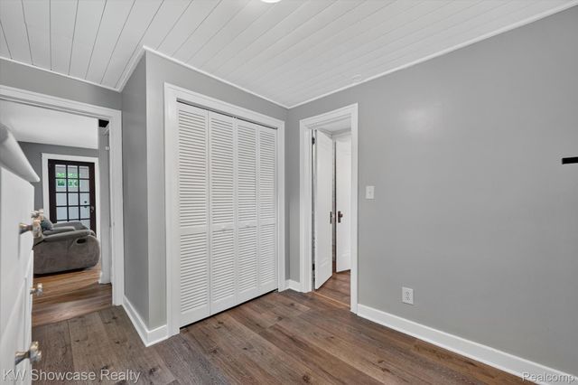 407 Broadway, Springfield Charter Township, MI 48350