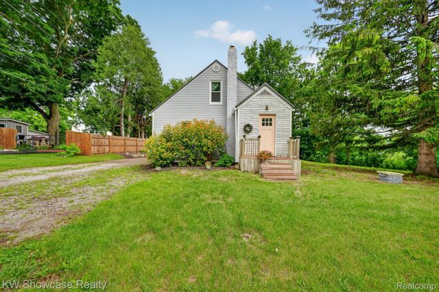 407 Broadway, Springfield Charter Township, MI 48350