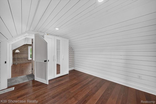 407 Broadway, Springfield Charter Township, MI 48350