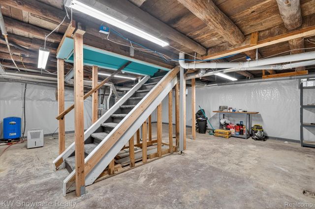 407 Broadway, Springfield Charter Township, MI 48350