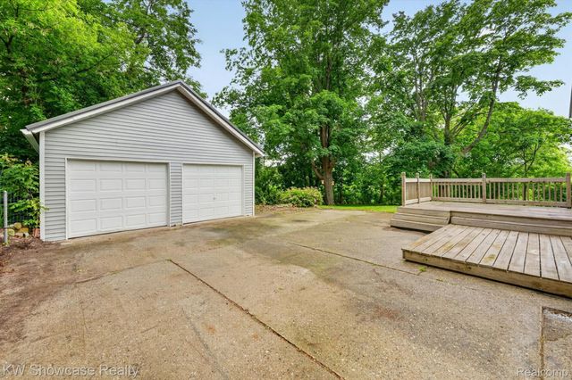 407 Broadway, Springfield Charter Township, MI 48350