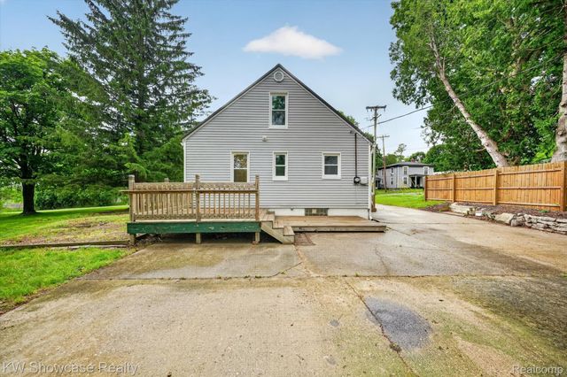 407 Broadway, Springfield Charter Township, MI 48350