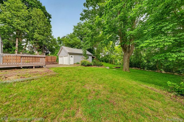 407 Broadway, Springfield Charter Township, MI 48350