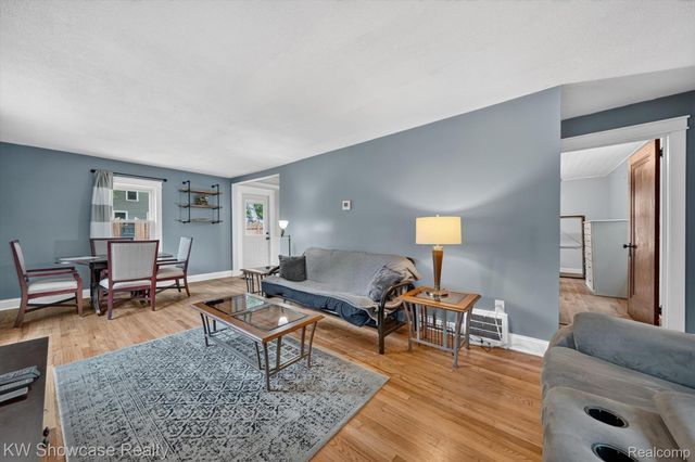 407 Broadway, Springfield Charter Township, MI 48350