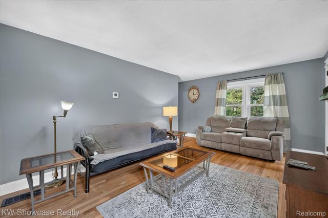 407 Broadway, Springfield Charter Township, MI 48350