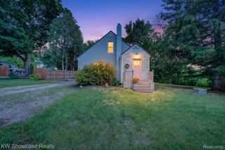 407 Broadway, Springfield Charter Township, MI 48350