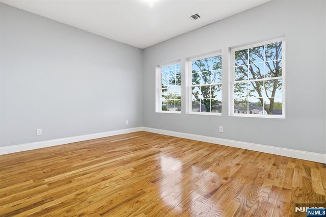 510 S 15th, Newark, NJ 07103