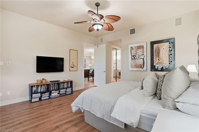 4964 Westchester CT 4102, Naples, FL 34105