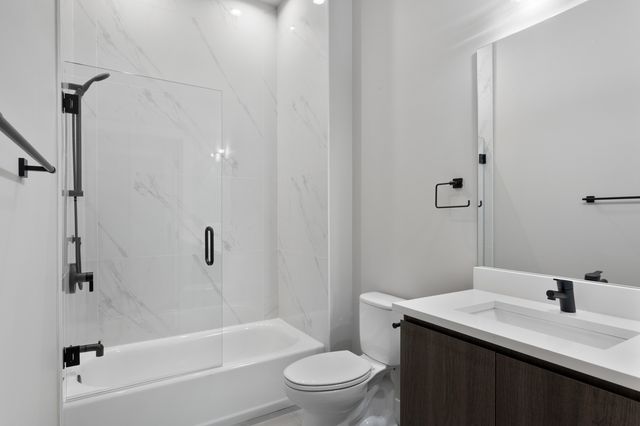 2505 W Farragut Avenue 506, Chicago, IL 60625