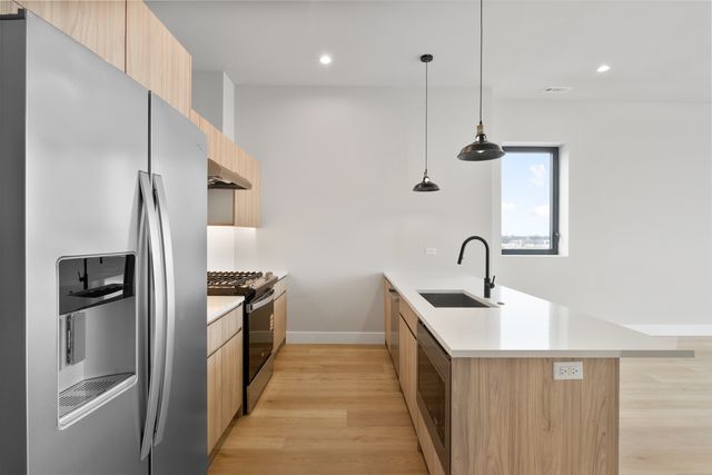 2505 W Farragut Avenue 506, Chicago, IL 60625