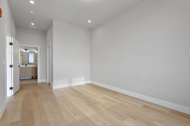 2505 W Farragut Avenue 506, Chicago, IL 60625