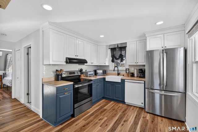 122 Shawmut Avenue, North Haven, CT 06473