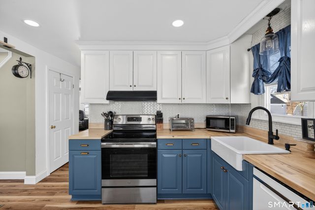 122 Shawmut Avenue, North Haven, CT 06473