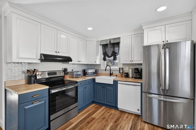 122 Shawmut Avenue, North Haven, CT 06473