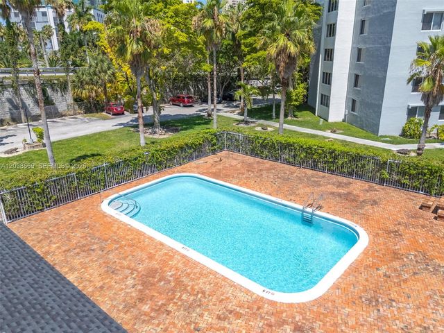 9001 SW 77th Ave C202, Miami, FL 33156