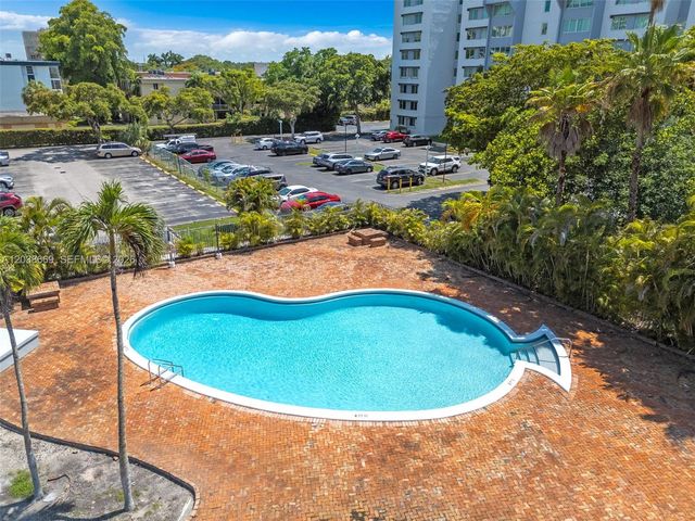 9001 SW 77th Ave C202, Miami, FL 33156