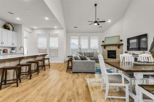 1723 Holly Oak Way, Fate, TX 75087