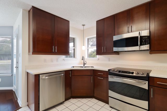 946 Shalimar Point Drive, Shalimar, FL 32579