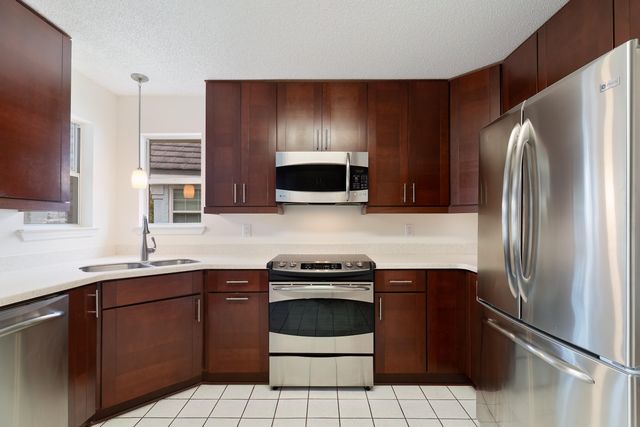 946 Shalimar Point Drive, Shalimar, FL 32579