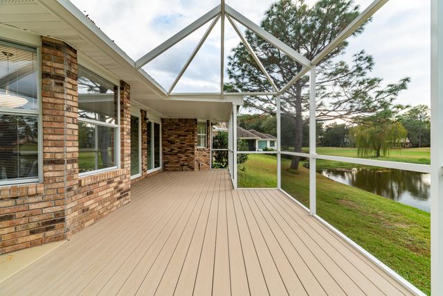 946 Shalimar Point Drive, Shalimar, FL 32579