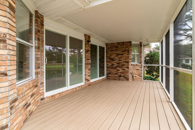 946 Shalimar Point Drive, Shalimar, FL 32579