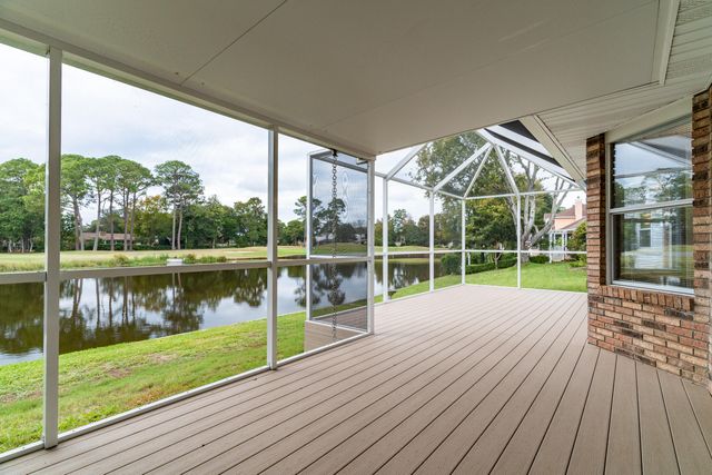 946 Shalimar Point Drive, Shalimar, FL 32579