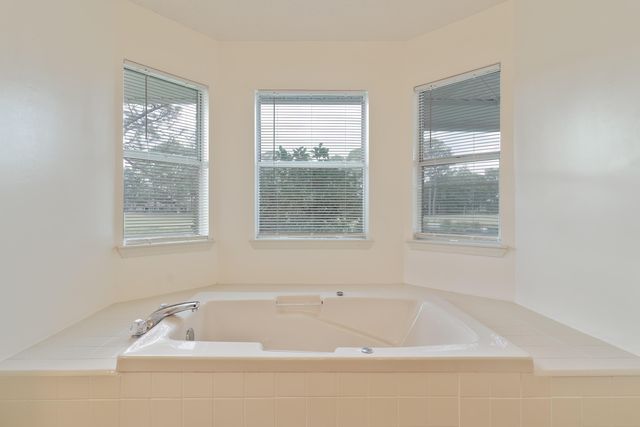 946 Shalimar Point Drive, Shalimar, FL 32579