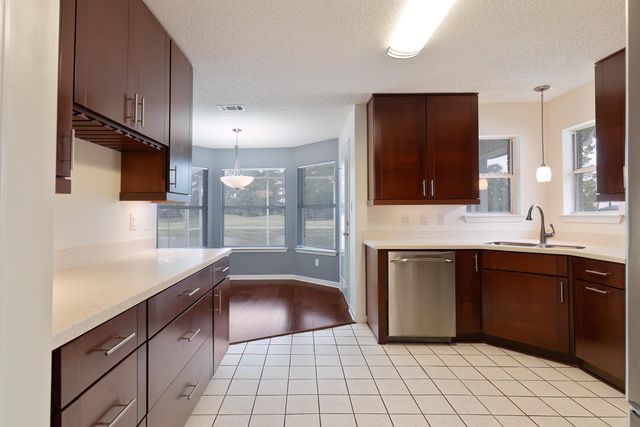 946 Shalimar Point Drive, Shalimar, FL 32579