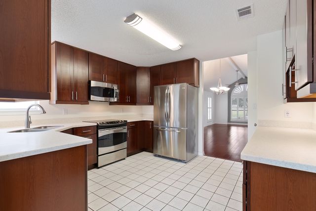 946 Shalimar Point Drive, Shalimar, FL 32579