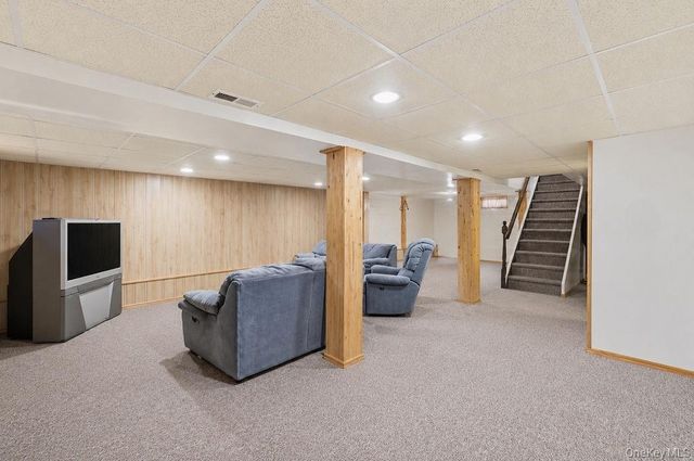 89 Parliament Place, North Babylon, NY 11703