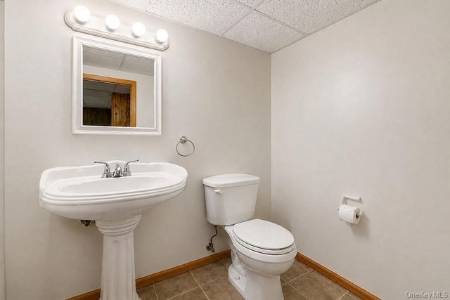 89 Parliament Place, North Babylon, NY 11703