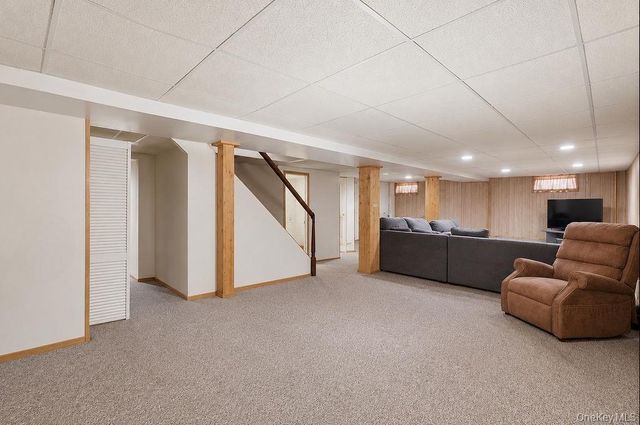 89 Parliament Place, North Babylon, NY 11703