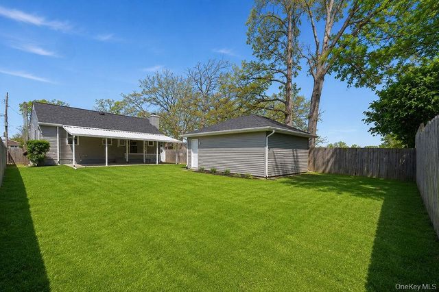 89 Parliament Place, North Babylon, NY 11703