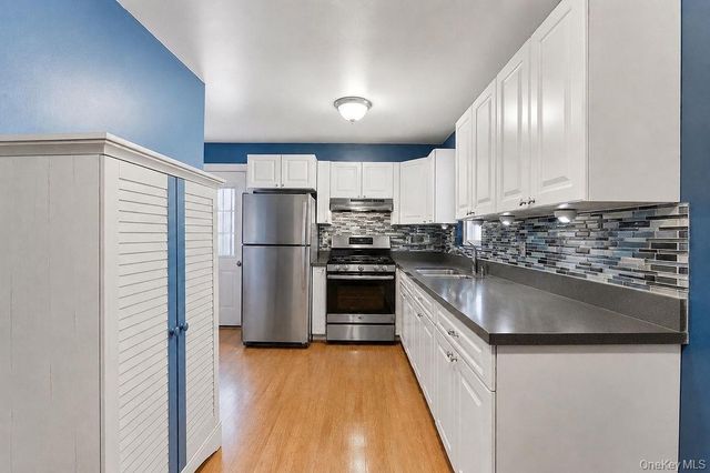 89 Parliament Place, North Babylon, NY 11703