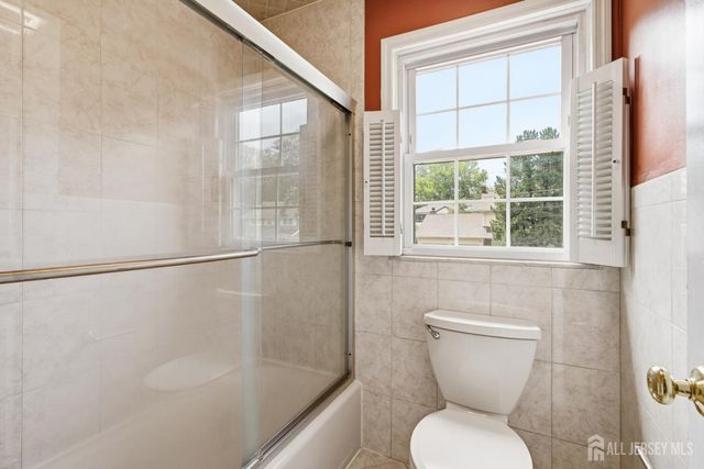 44 Lamar Avenue, Edison, NJ 08820