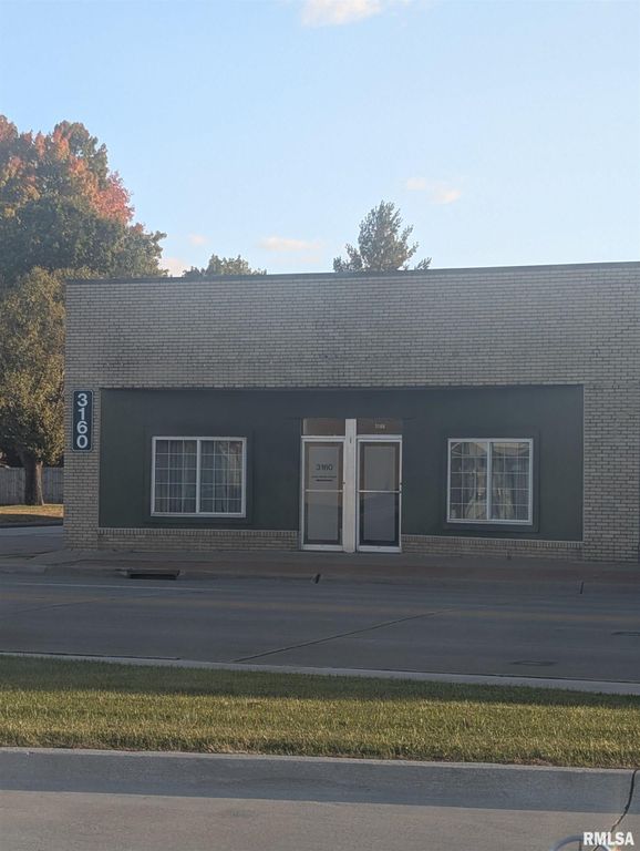 3160 AVENUE OF THE CITIES Avenue, Moline, IL 61265