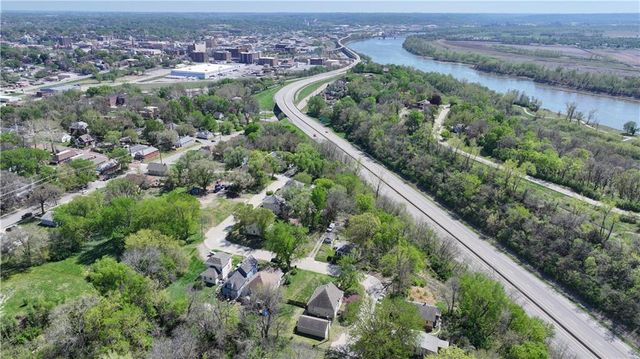 325 A Street, St Joseph, MO 64501