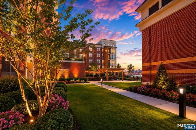 26 Ave At Port Imperial 424, West New York, NJ 07093