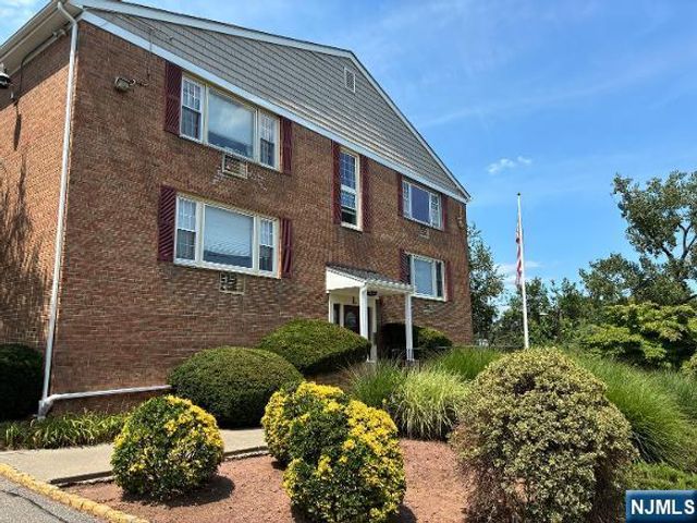605 Grove L13, Clifton, NJ 07013
