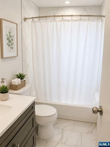 605 Grove L13, Clifton, NJ 07013