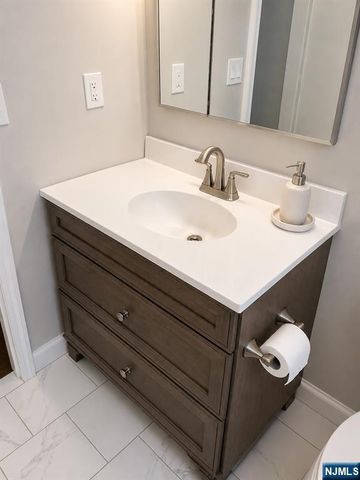 605 Grove L13, Clifton, NJ 07013