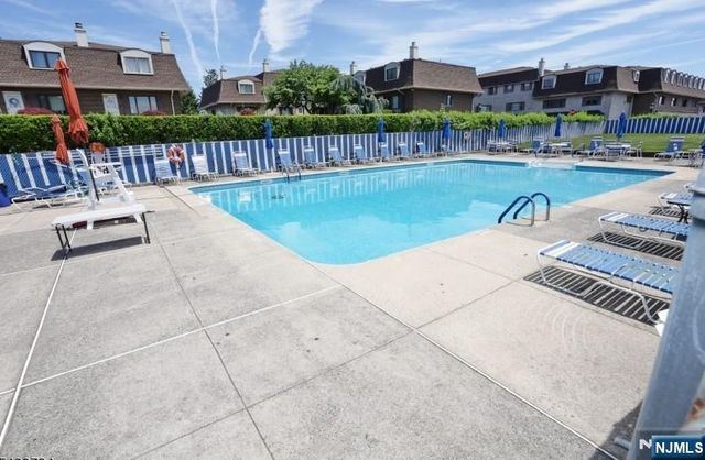 605 Grove L13, Clifton, NJ 07013