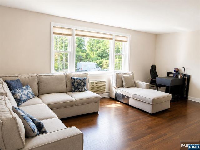 605 Grove L13, Clifton, NJ 07013