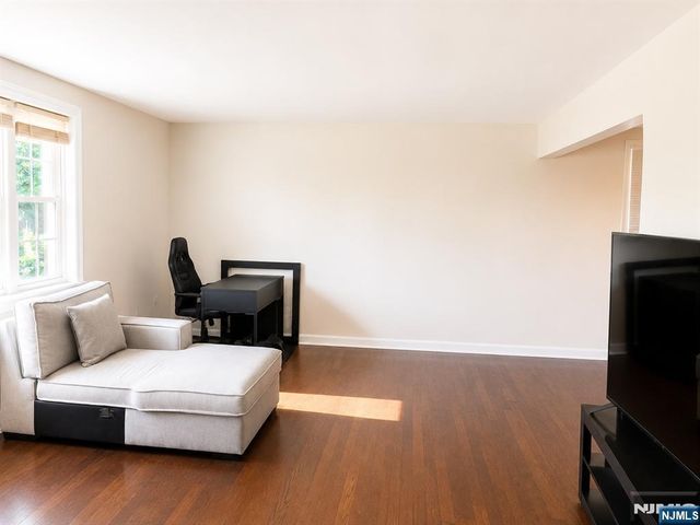 605 Grove L13, Clifton, NJ 07013